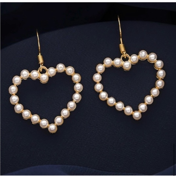 Jewelry - NWT- Pearl Love Heart Hook Drop Earrings